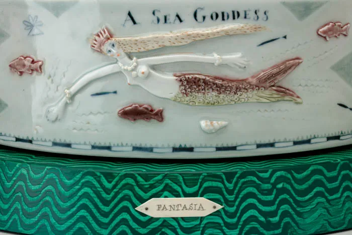 5 37463_Superior-Mara_Fantasia-Teapot_2007_MS_112118_10_72dpi